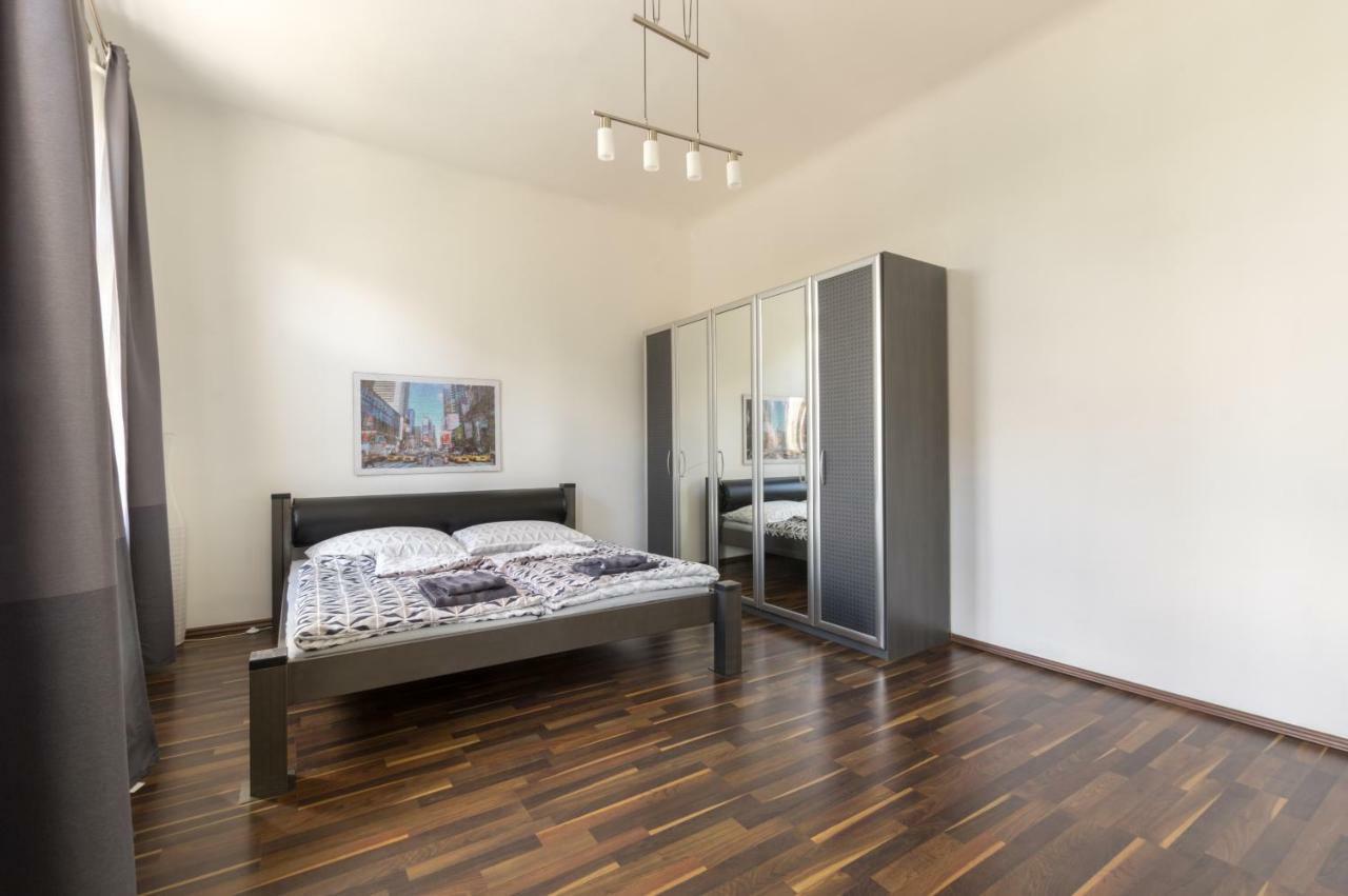 Spacious In Center With Terrace Appartement *