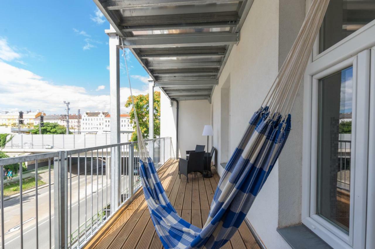 Spacious In Center With Terrace Appartement *
