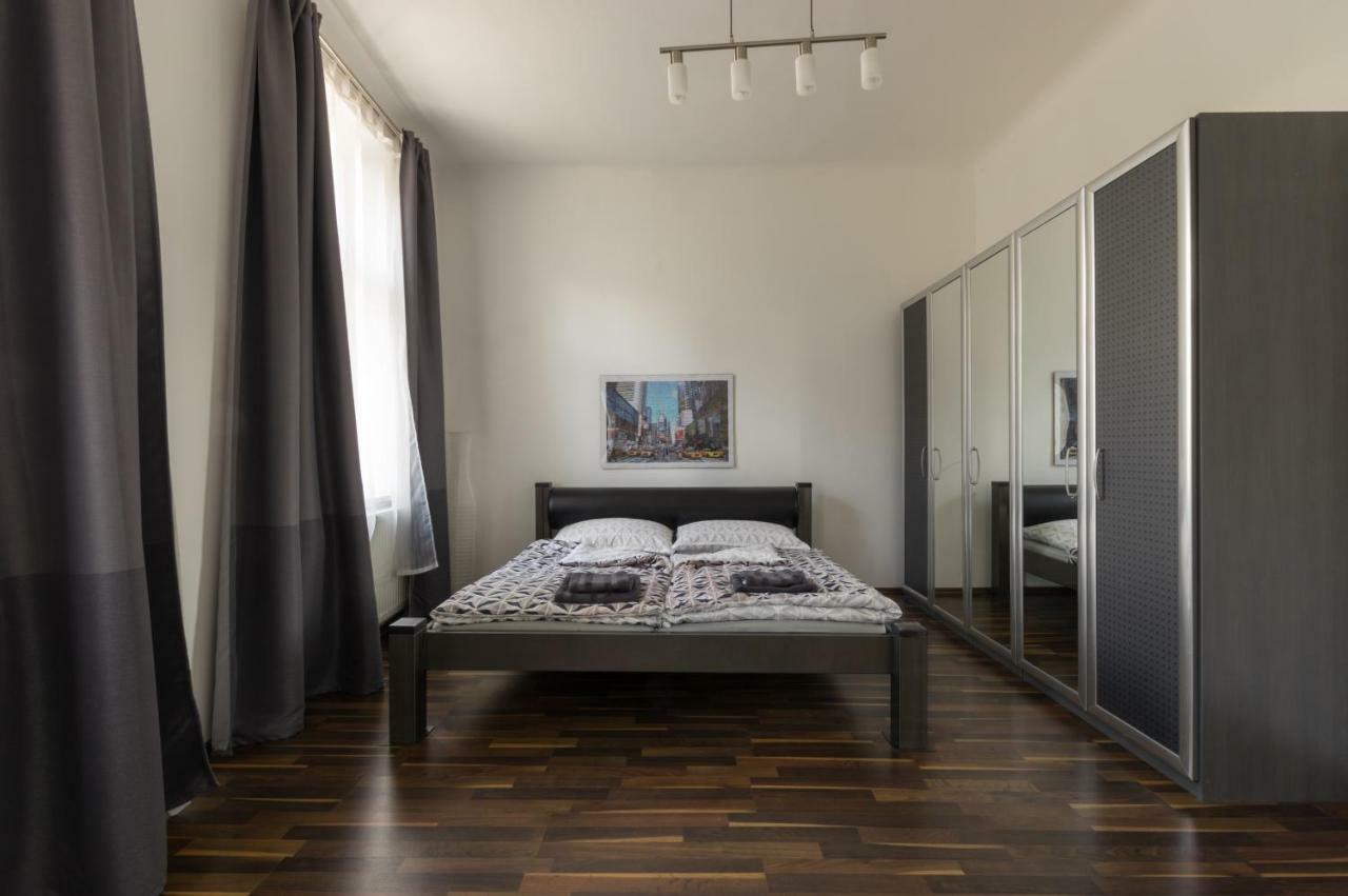 Spacious In Center With Terrace Appartement *